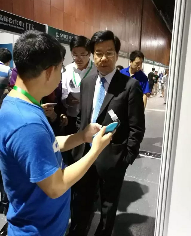 智能呼吸训练器-呼吸指数-呼吸监测-肺功能检测仪-呼吸训练器-李开复-中关村-硅谷-慢阻肺-哮喘