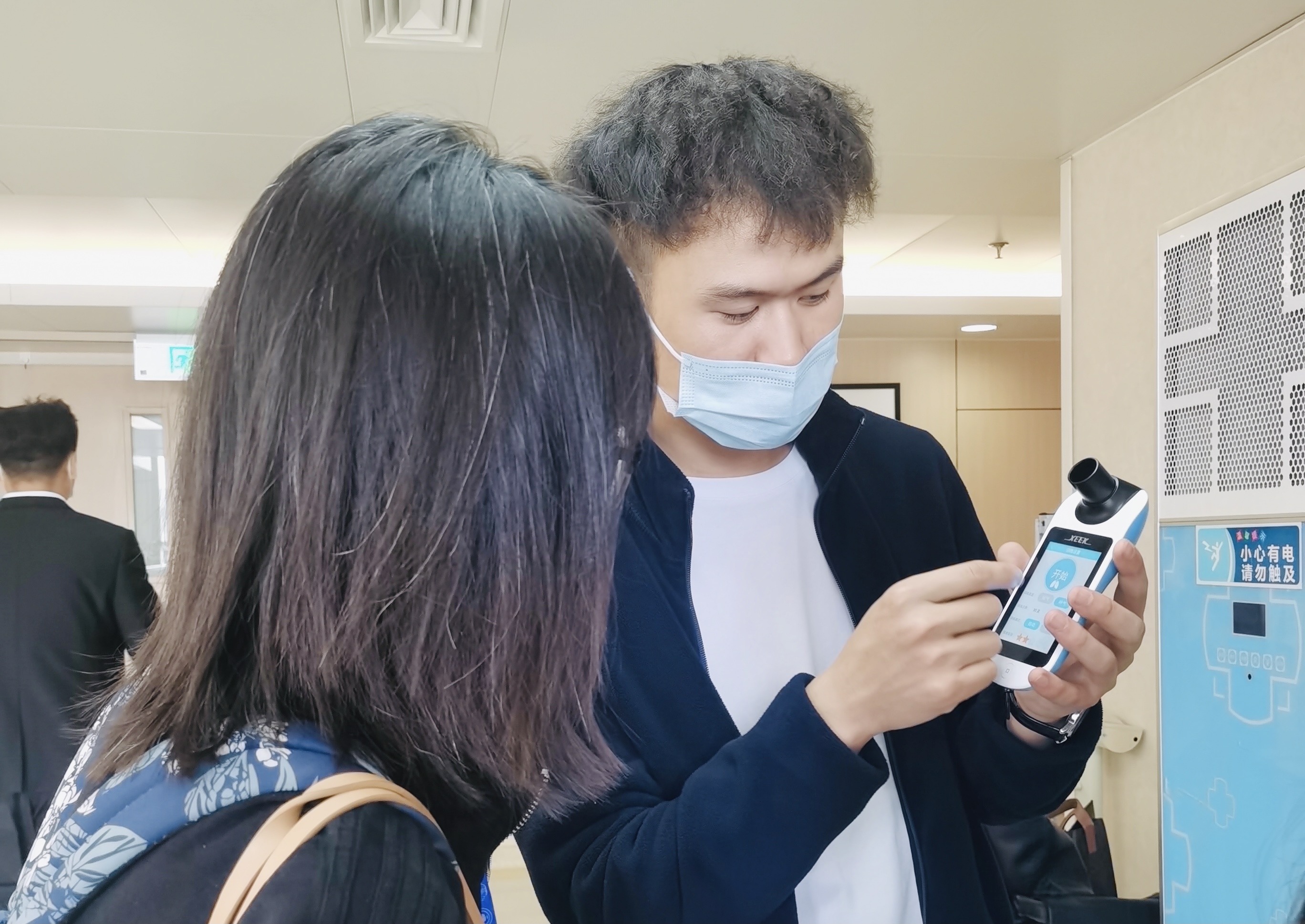 肺炎-哮喘-慢阻肺-咳嗽--呼吸康复适宜技术-培训-肺功能检测仪-呼吸训练器-支气管炎-呼吸肌-呼吸机-呼吸峰流速仪-分级诊疗-物联网