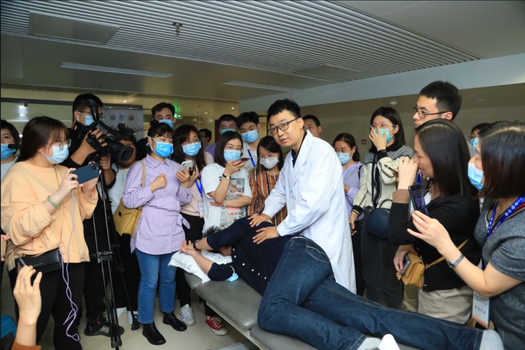 肺炎-哮喘-慢阻肺-咳嗽--呼吸康复适宜技术-培训-肺功能检测仪-呼吸训练器-支气管炎-呼吸肌-呼吸机-呼吸峰流速仪-分级诊疗-物联网